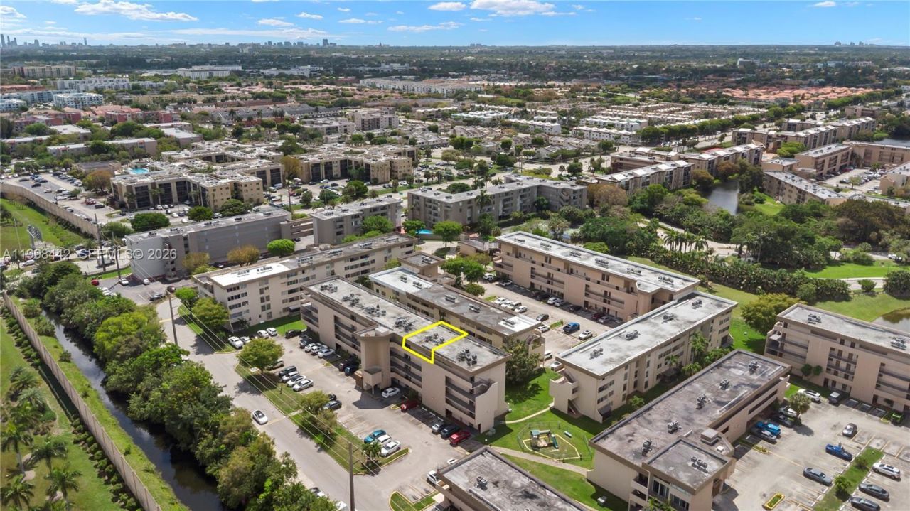 Please Call For Address, Unit 405, Miami, FL 33172 Photo