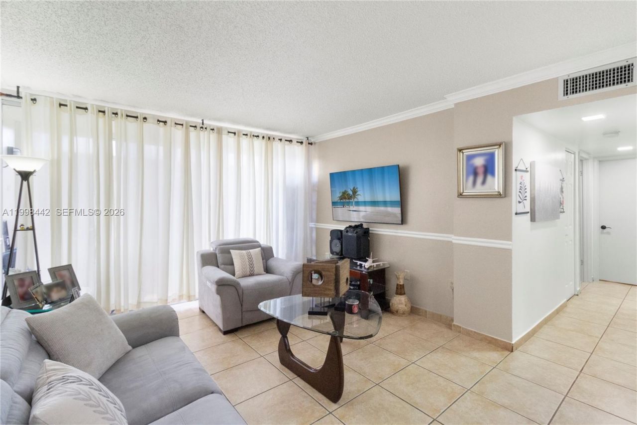 Please Call For Address, Unit 405, Miami, FL 33172 Photo