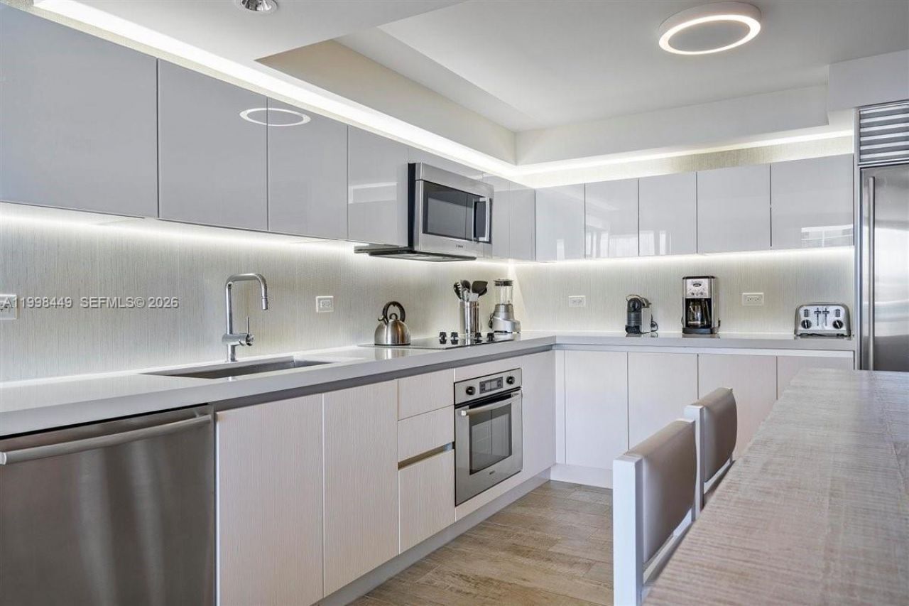 102 24th St, Unit 1520, Miami Beach, FL 33139 Photo