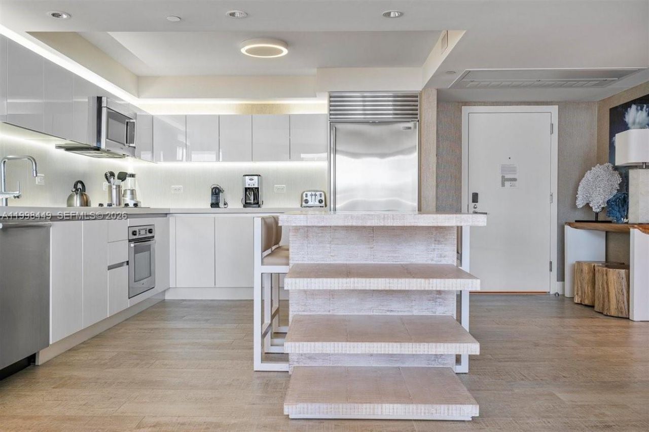 102 24th St, Unit 1520, Miami Beach, FL 33139 Photo