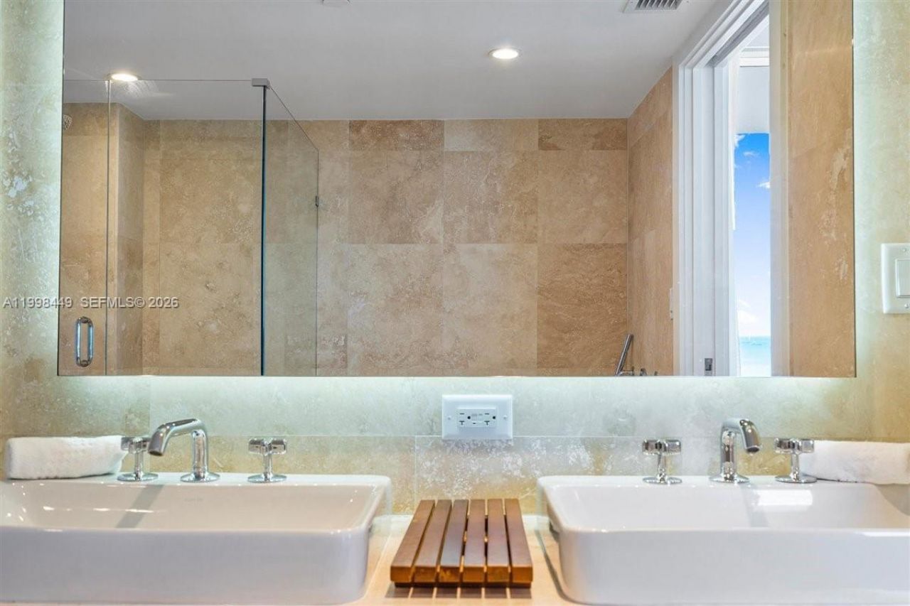 102 24th St, Unit 1520, Miami Beach, FL 33139 Photo