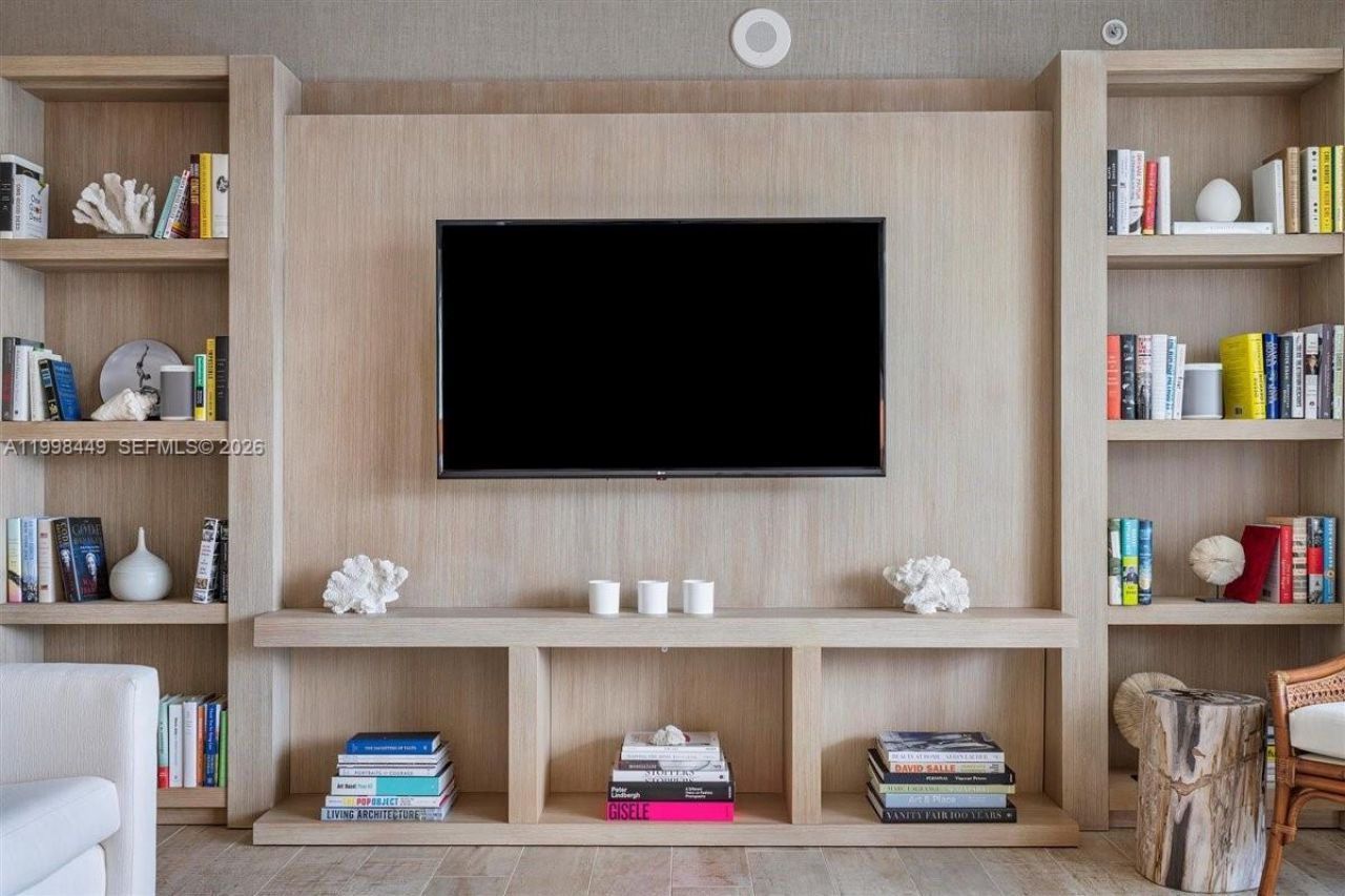 102 24th St, Unit 1520, Miami Beach, FL 33139 Photo