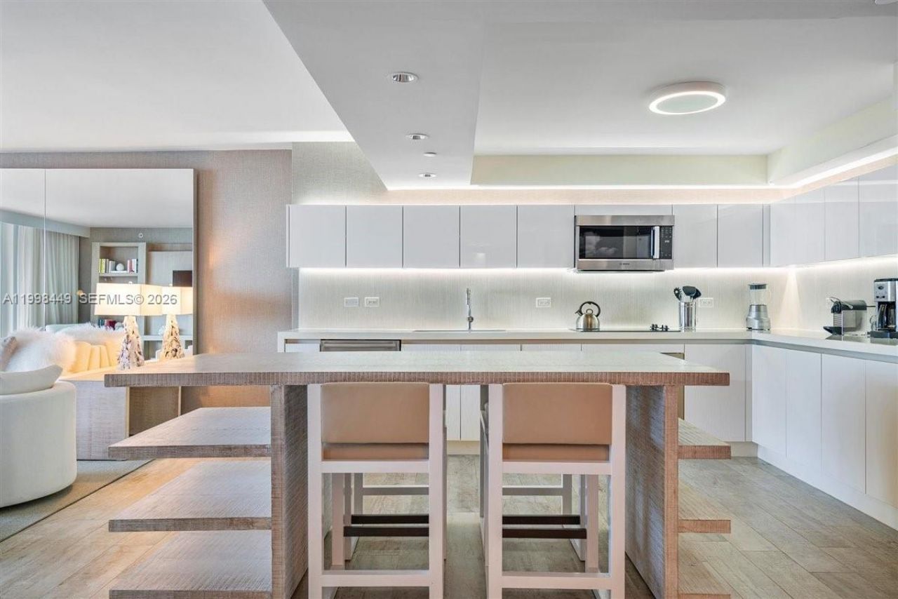 102 24th St, Unit 1520, Miami Beach, FL 33139 Photo