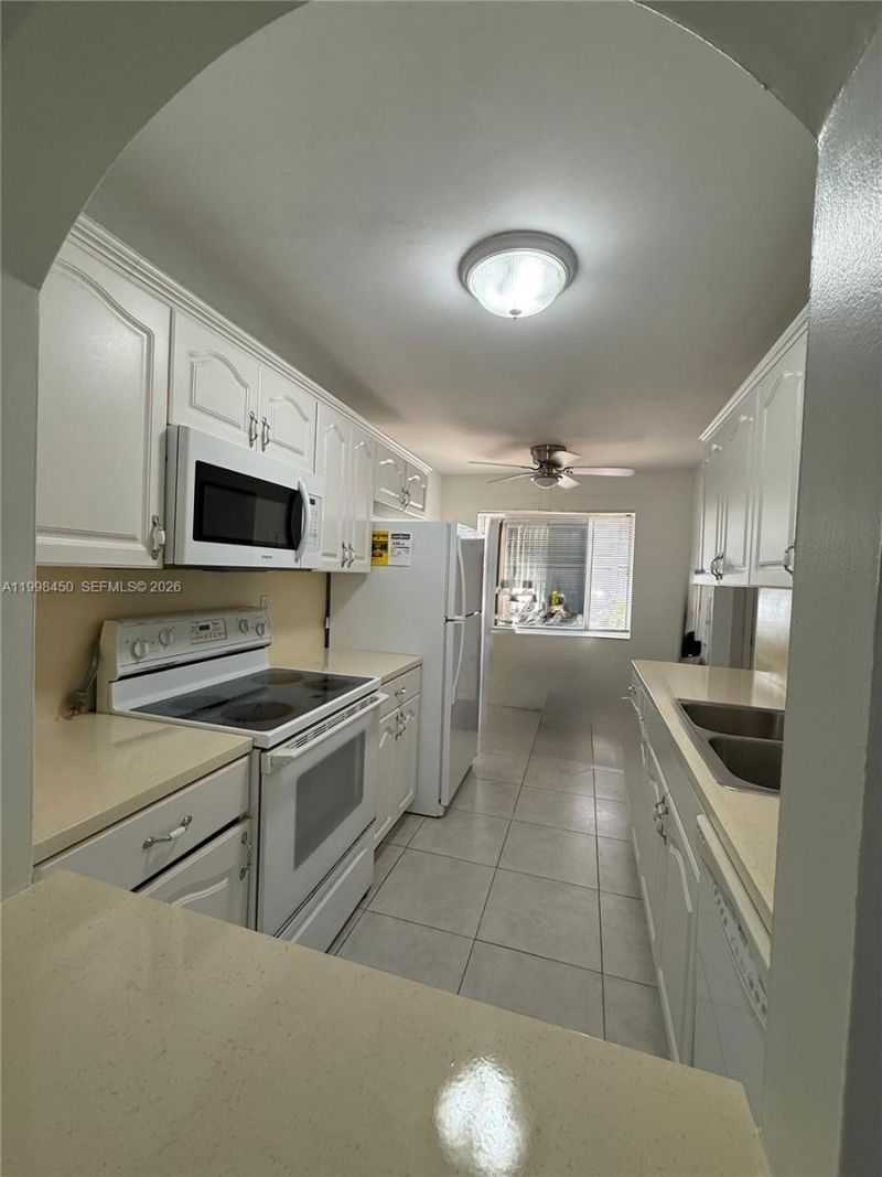 155 Lakeview Dr, Unit 101, Weston, FL 33326 Photo