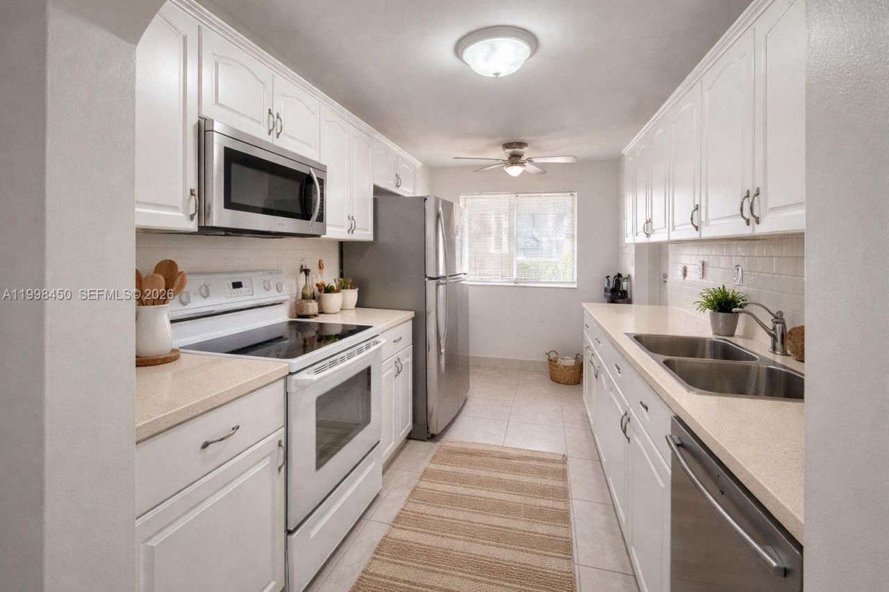 155 Lakeview Dr, Unit 101, Weston, FL 33326 Photo