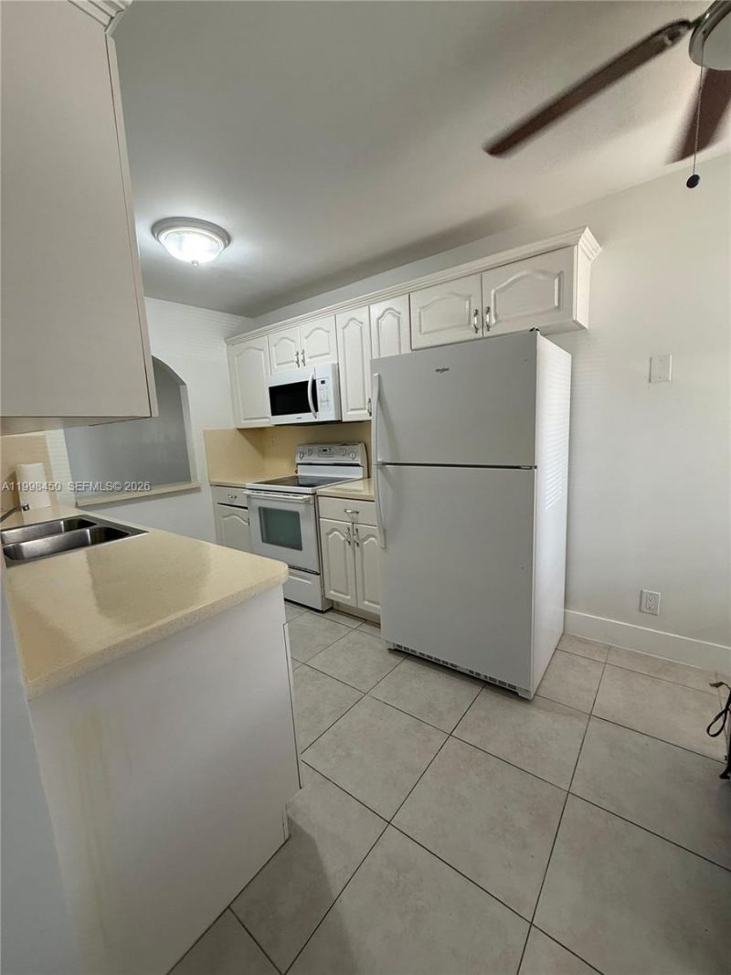 155 Lakeview Dr, Unit 101, Weston, FL 33326 Photo