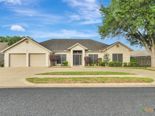 204 Crosswind Drive, Victoria, TX 77904
