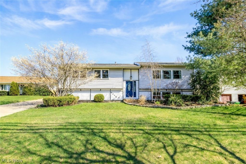 924 E Schaaf Road, Brooklyn Heights, OH 44131 Main Photo