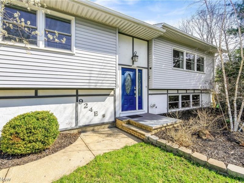 924 E Schaaf Road, Brooklyn Heights, OH 44131 Photo 2