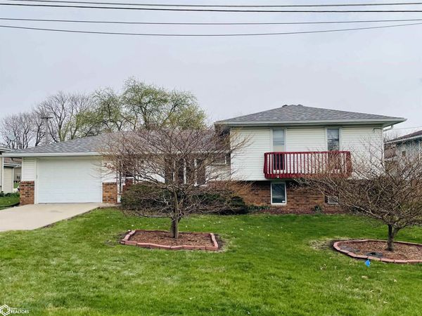 208 S Lincoln Street, New Sharon, IA 50207