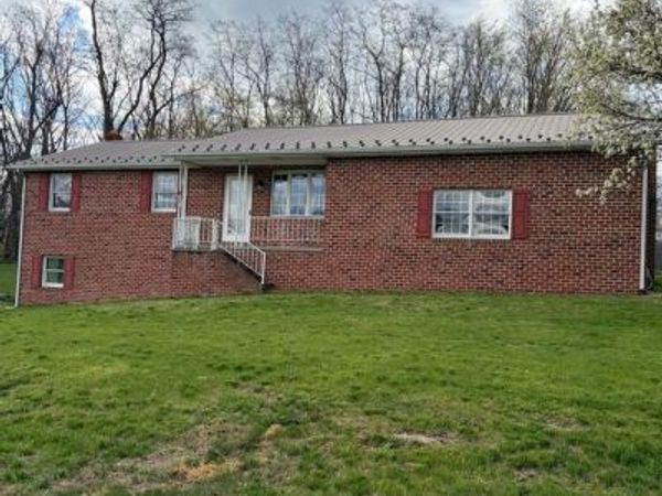 9 LOCUST LANE, THOMASVILLE, PA 17364