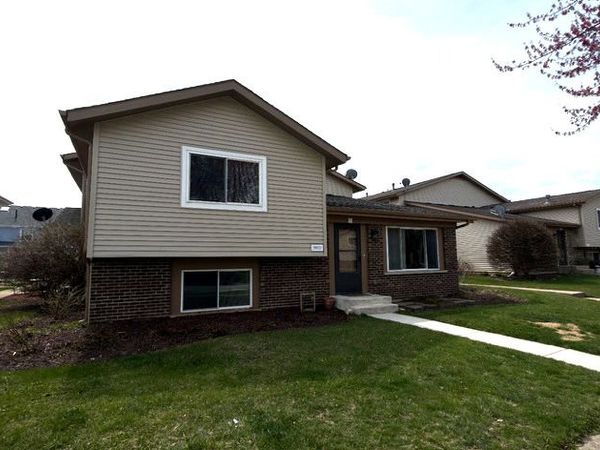 29W523 Winchester Circle , Unit 1, Warrenville, IL 60555