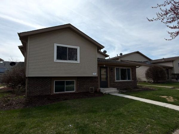29W523 Winchester Circle , Unit 1, Warrenville, IL 60555
