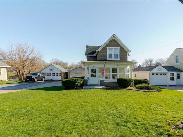 502 W Cruger Avenue , Eureka, IL 61530