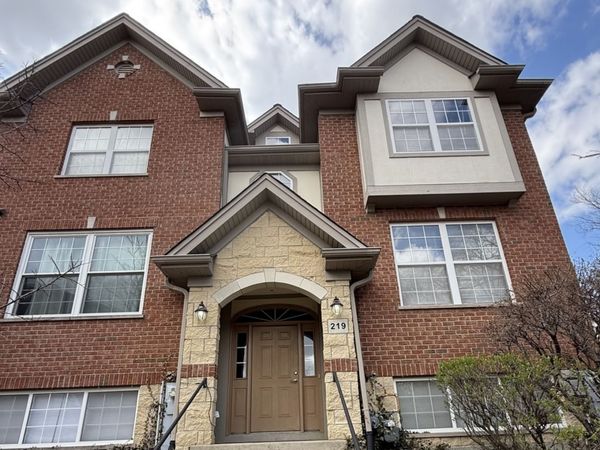 219 Riverfront Drive, Mount Prospect, IL 60056