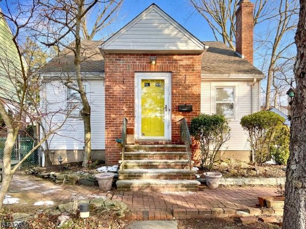 27 Jagoe St, Bergenfield, NJ 07621