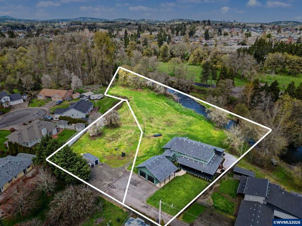 525 SW Levens St, Dallas, OR 97338