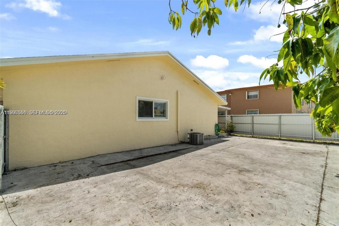 330 W 74th Pl, Unit 330, Hialeah, FL 33014 Photo