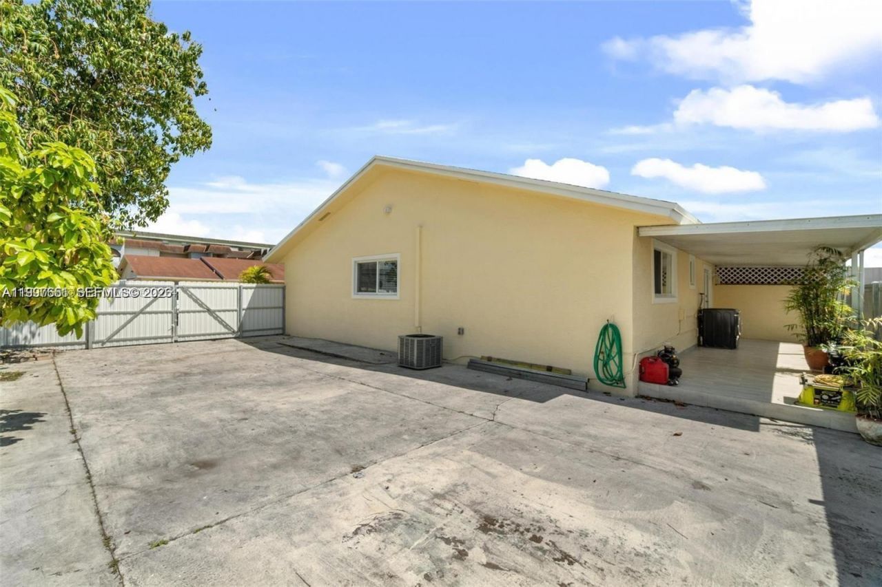 330 W 74th Pl, Unit 330, Hialeah, FL 33014 Photo