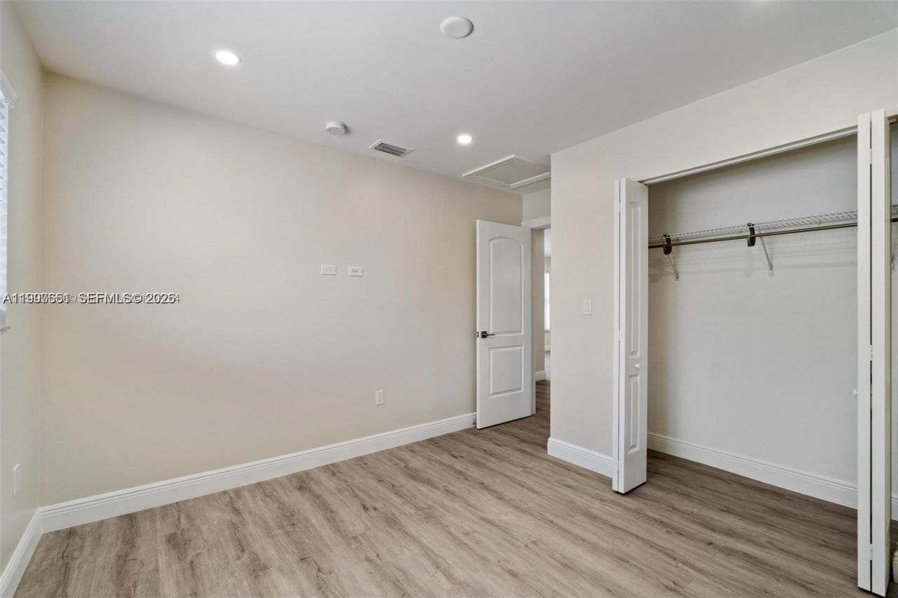 330 W 74th Pl, Unit 330, Hialeah, FL 33014 Photo