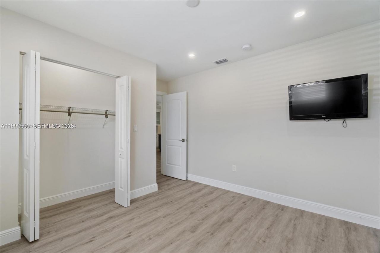 330 W 74th Pl, Unit 330, Hialeah, FL 33014 Photo