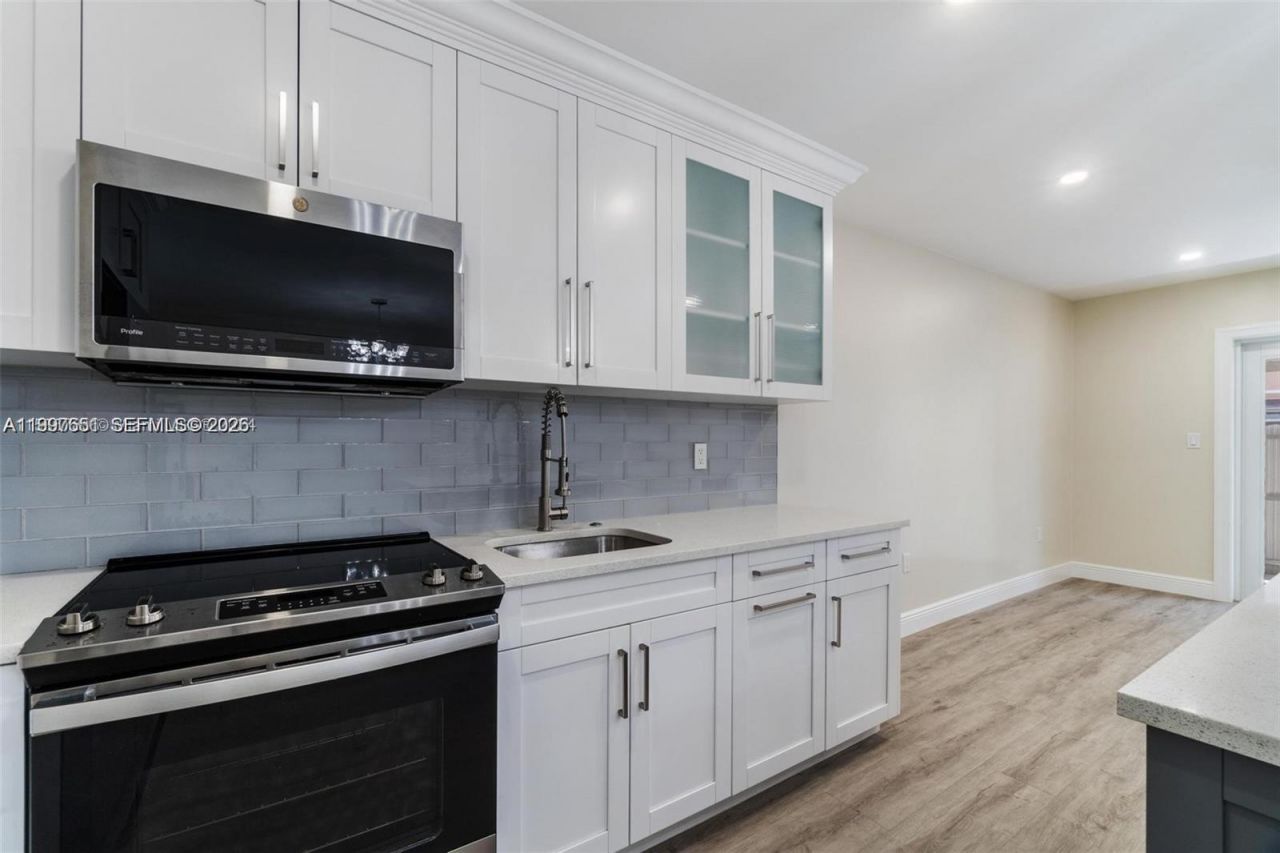 330 W 74th Pl, Unit 330, Hialeah, FL 33014 Photo