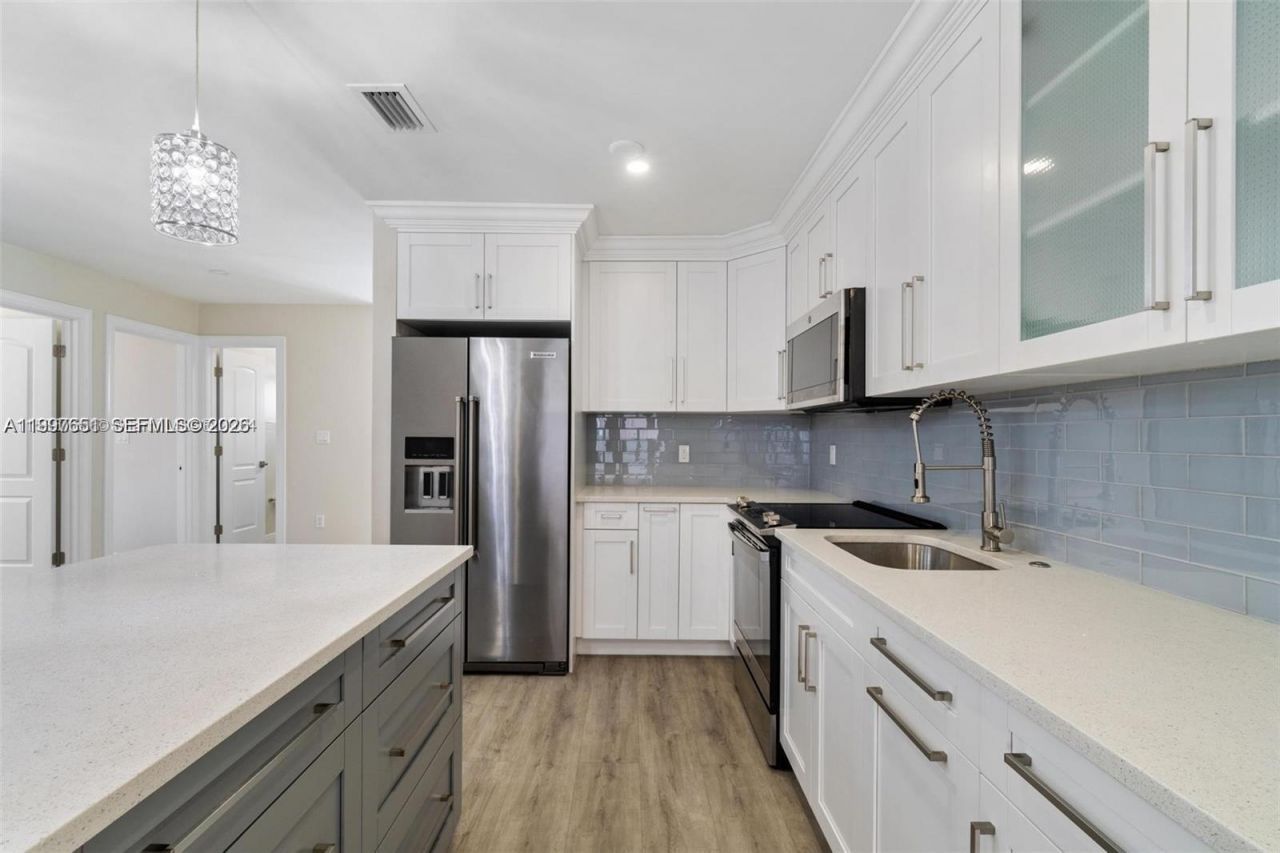 330 W 74th Pl, Unit 330, Hialeah, FL 33014 Photo
