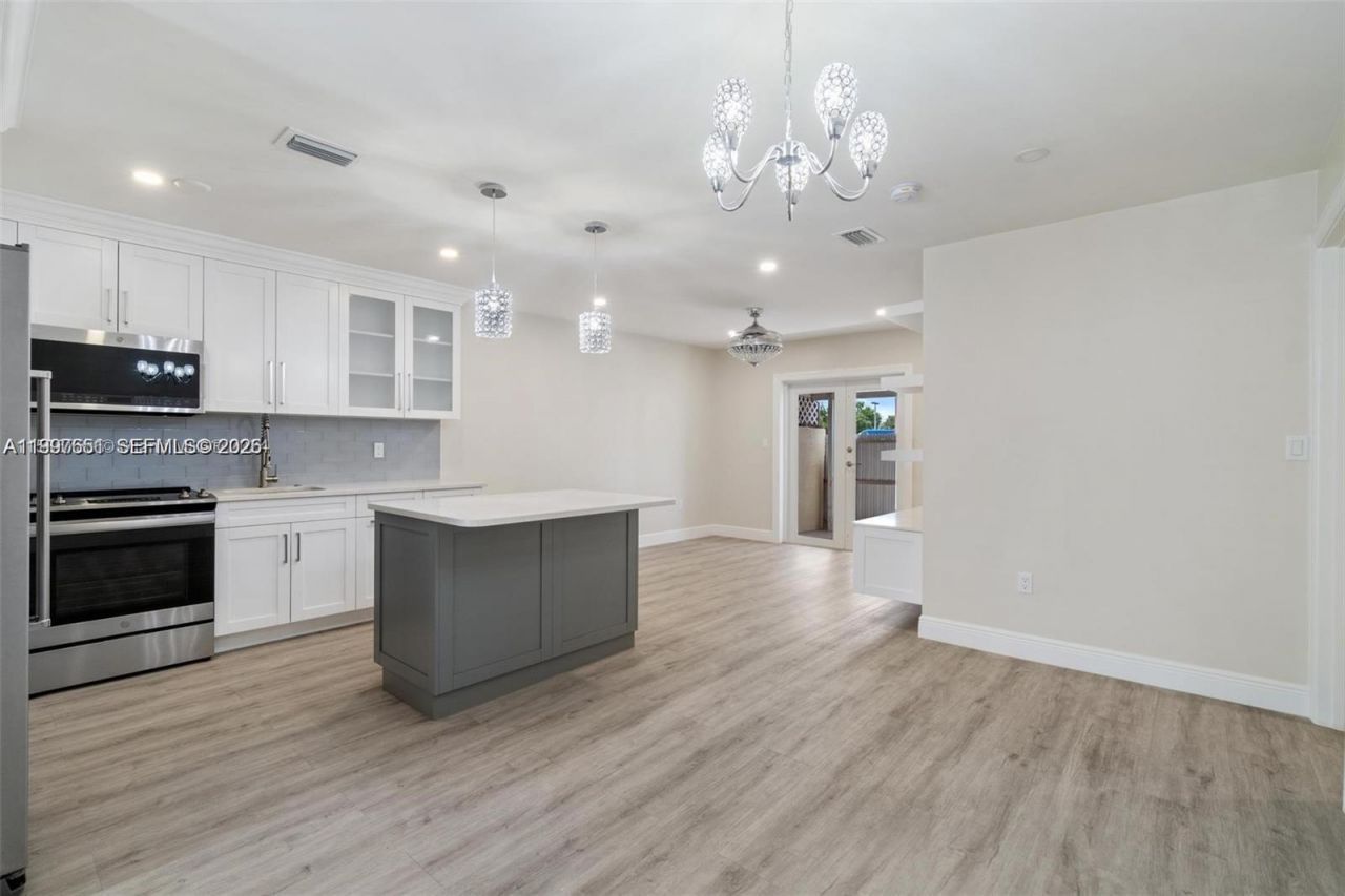 330 W 74th Pl, Unit 330, Hialeah, FL 33014 Photo