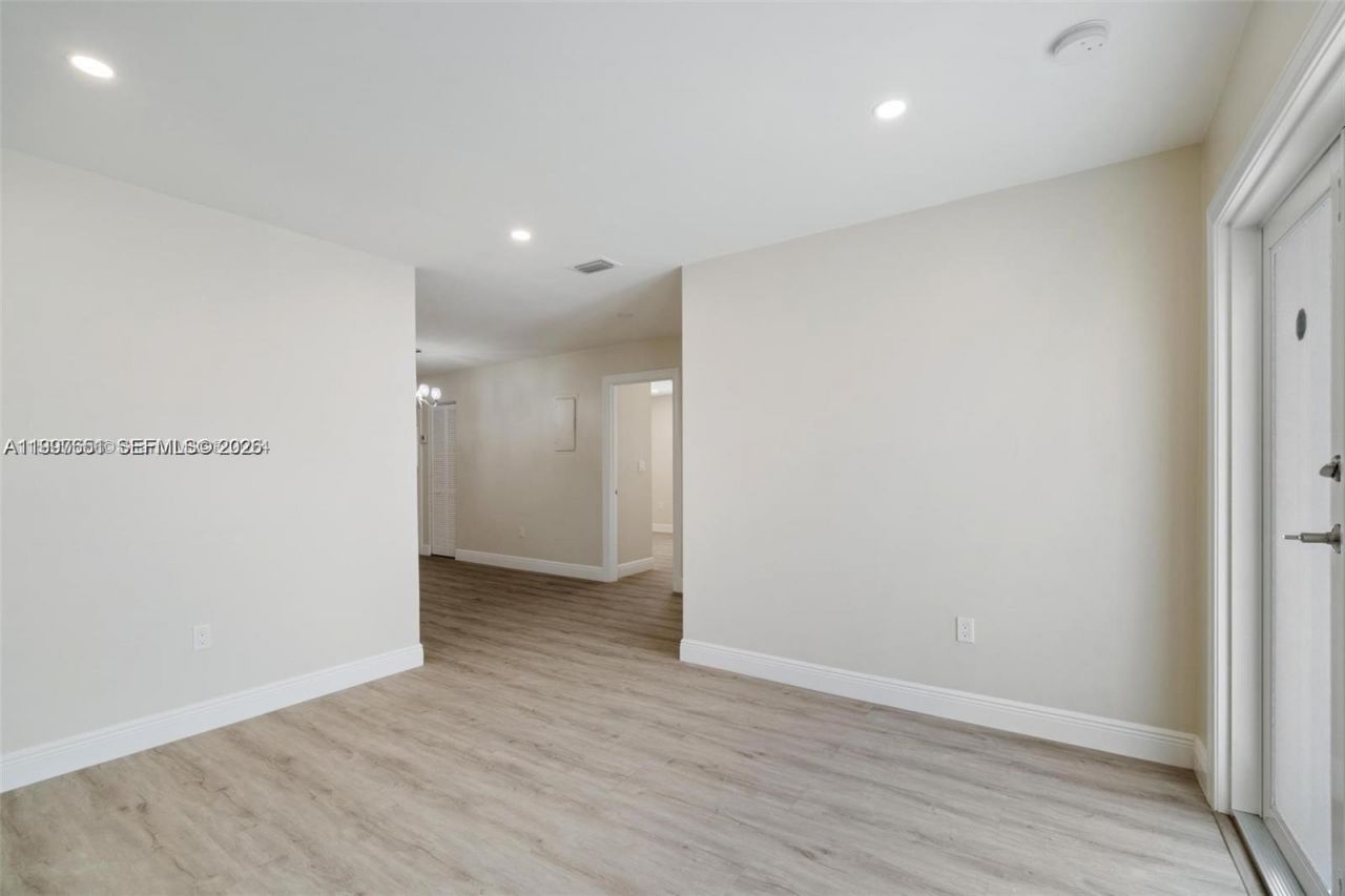 330 W 74th Pl, Unit 330, Hialeah, FL 33014 Photo