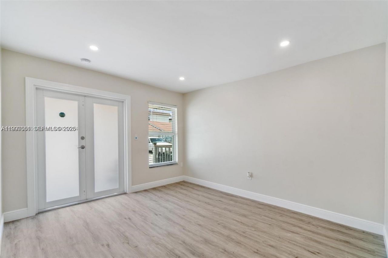 330 W 74th Pl, Unit 330, Hialeah, FL 33014 Photo