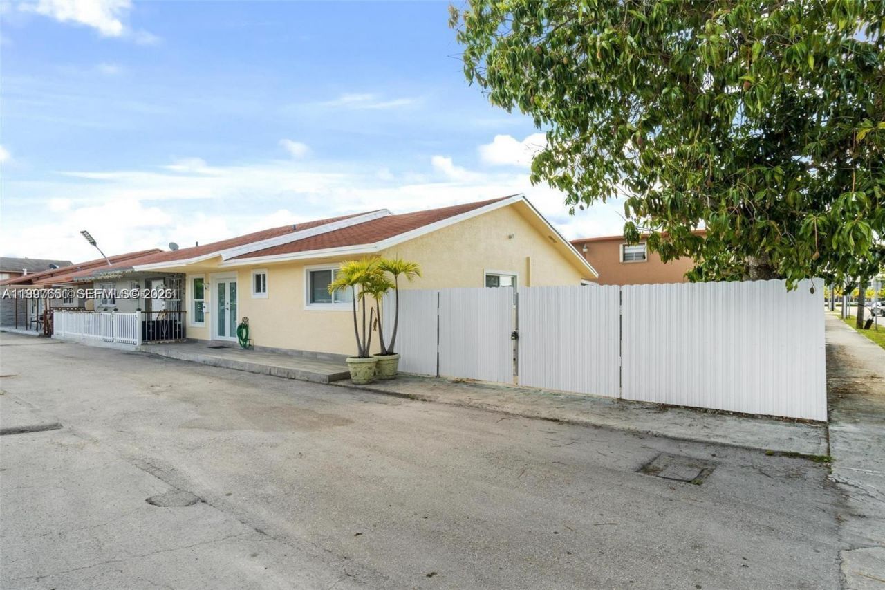 330 W 74th Pl, Unit 330, Hialeah, FL 33014 Photo