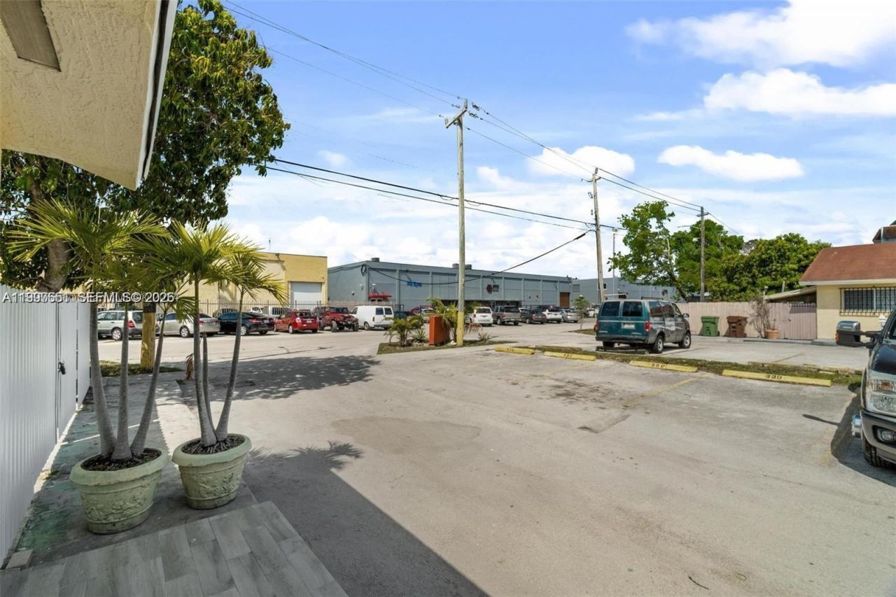 330 W 74th Pl, Unit 330, Hialeah, FL 33014 Photo