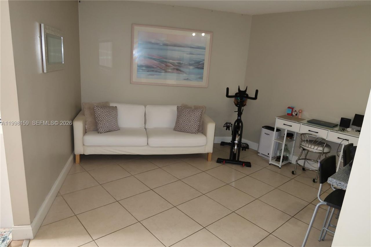 1913 S Ocean Dr, Unit 300, Hallandale Beach, FL 33009 Photo