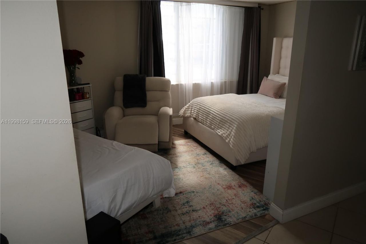 1913 S Ocean Dr, Unit 300, Hallandale Beach, FL 33009 Photo