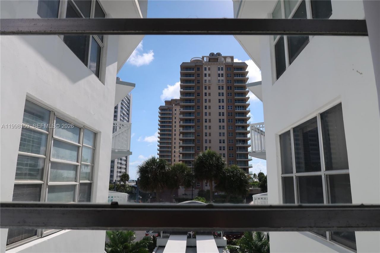 1913 S Ocean Dr, Unit 300, Hallandale Beach, FL 33009 Photo