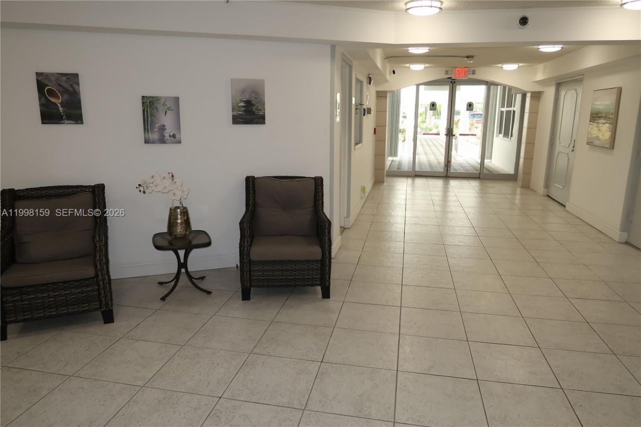 1913 S Ocean Dr, Unit 300, Hallandale Beach, FL 33009 Photo