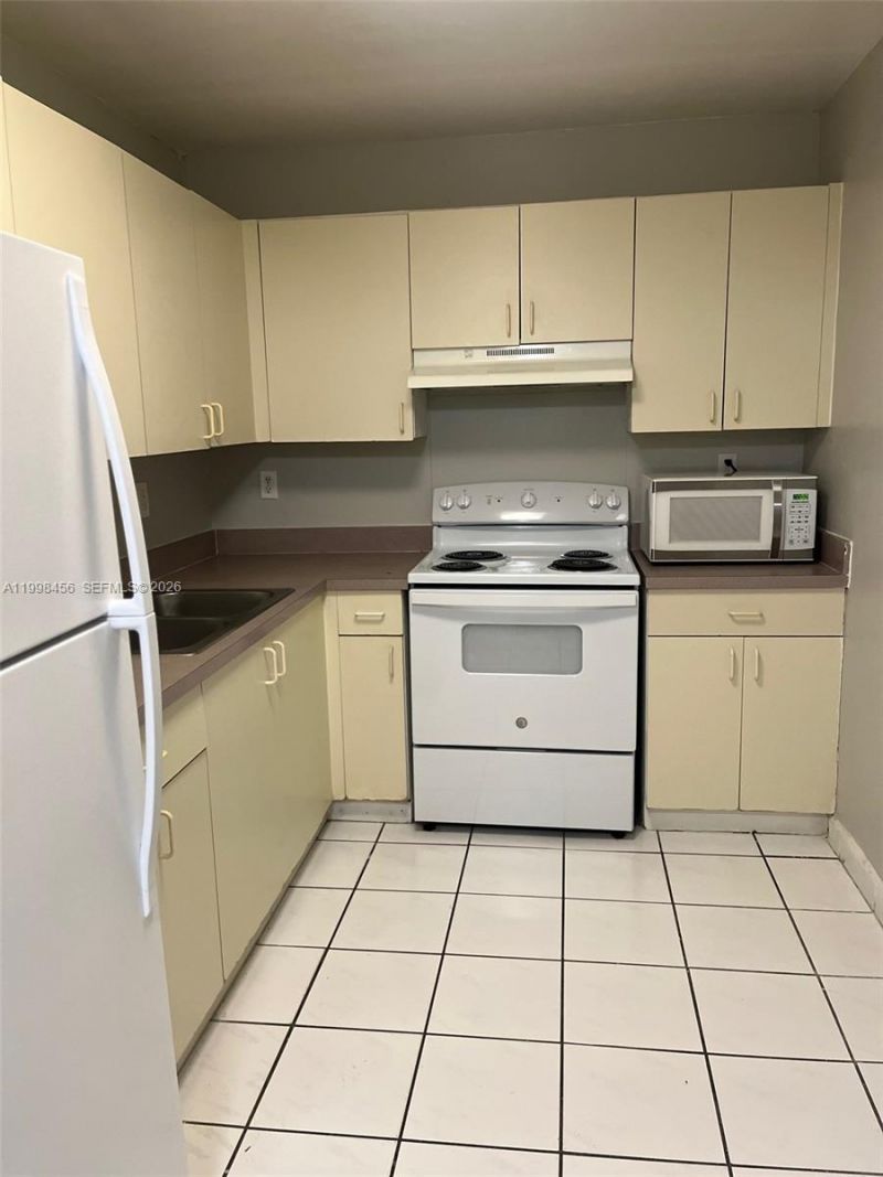 5625 W 20th Ave , Unit 306, Hialeah, FL 33012 Photo