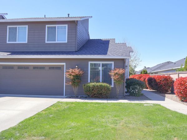 303 Live Oak Loop, Central Point, OR 97502