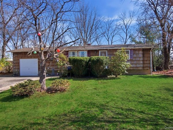 30 Lodge Lane , East Setauket, NY 11733