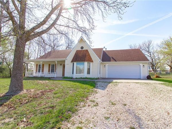 209 E 17th Street, Holden, MO 64040