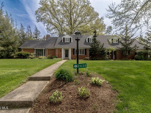2630 Edgehill Road, Ottawa Hills, OH 43615