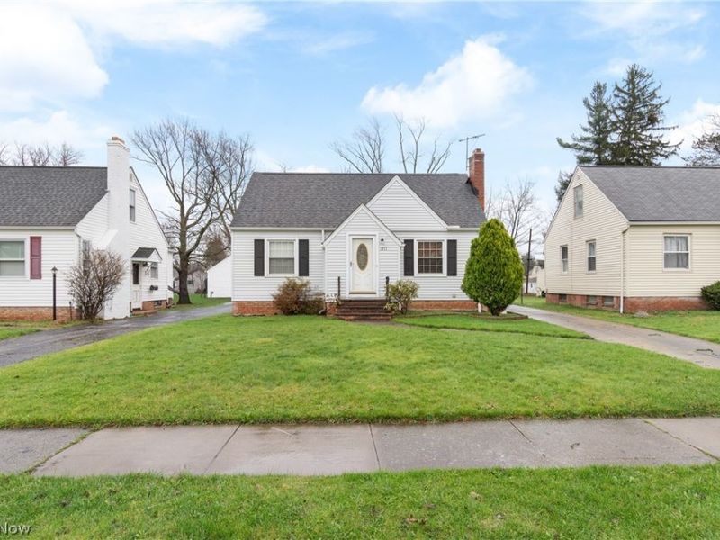 1211 Sunset Road, Mayfield Heights, OH 44124 Photo 2