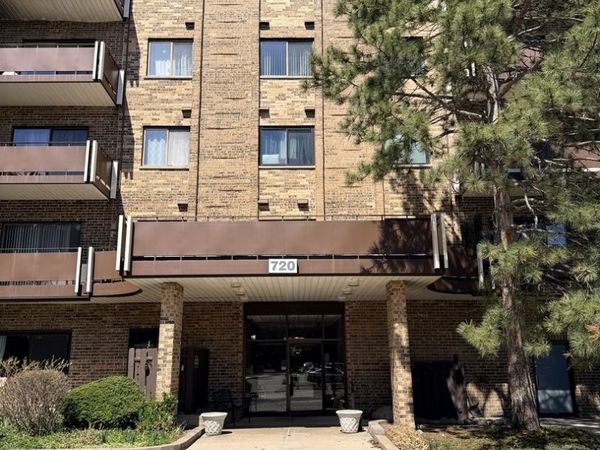 720 Wellington Avenue , Unit 219, Elk Grove Village, IL 60007