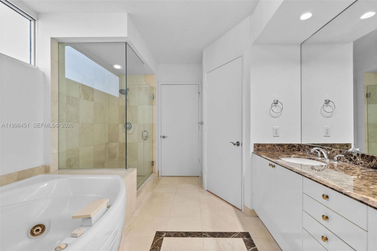 17555 Collins Ave, Unit 406, Sunny Isles Beach, FL 33160 Photo