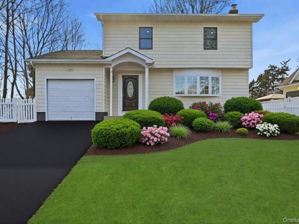 10 Curlin Lane, Saint James, NY 11780