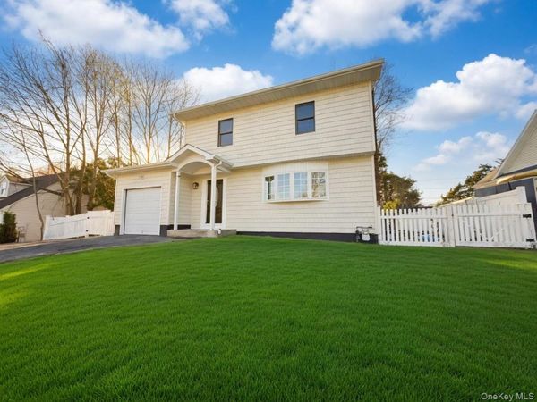 10 Curlin Lane , Saint James, NY 11780