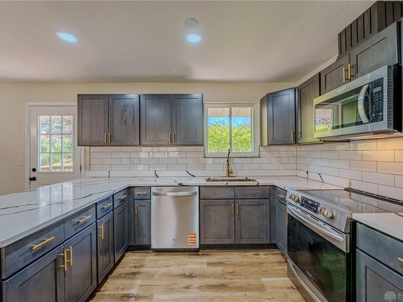 5640 Winshire Terrace, Sugarcreek Township, OH 45440 Photo 14