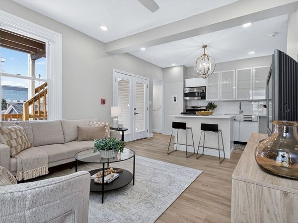 104 Thorndike St, Unit 2, Cambridge, MA 02141