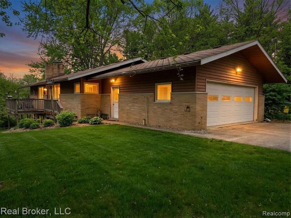 1802 N Elba Road, Oregon Twp, MI 48446