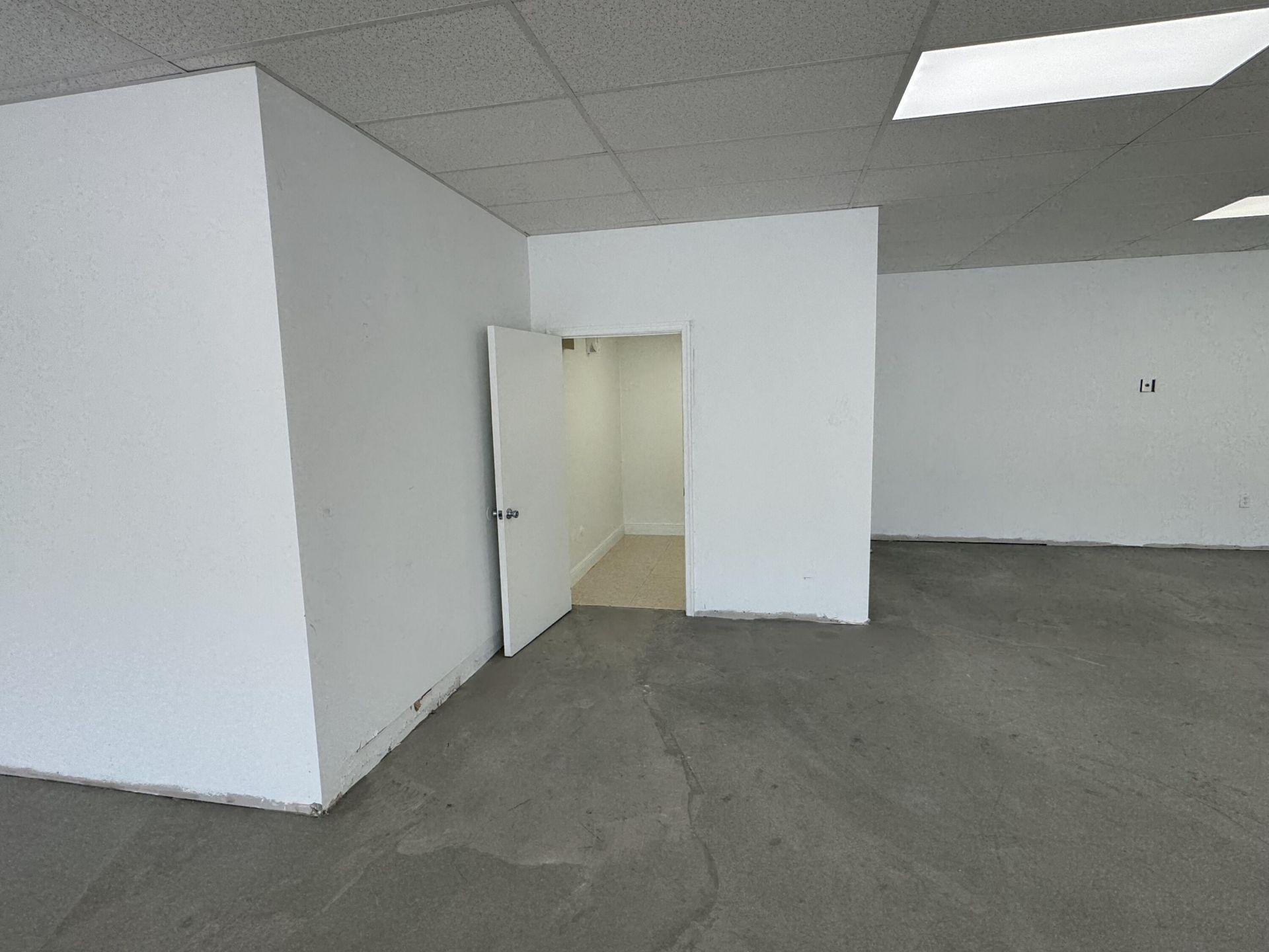 777 E Oakland Park Boulevard, Oakland Park, FL 33334 Photo